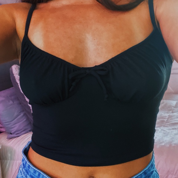 Black Bow Detailed Cropped Tank - Picture 3 of 5